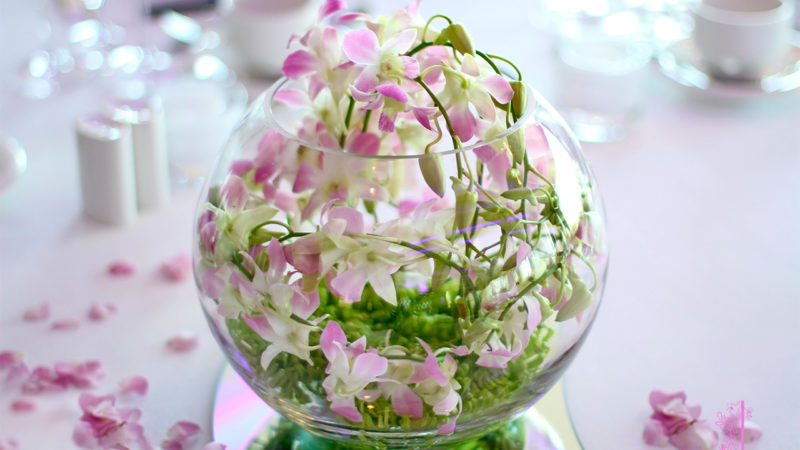 За стеклом: цветы в прозрачных сосудах, как произведение искусства